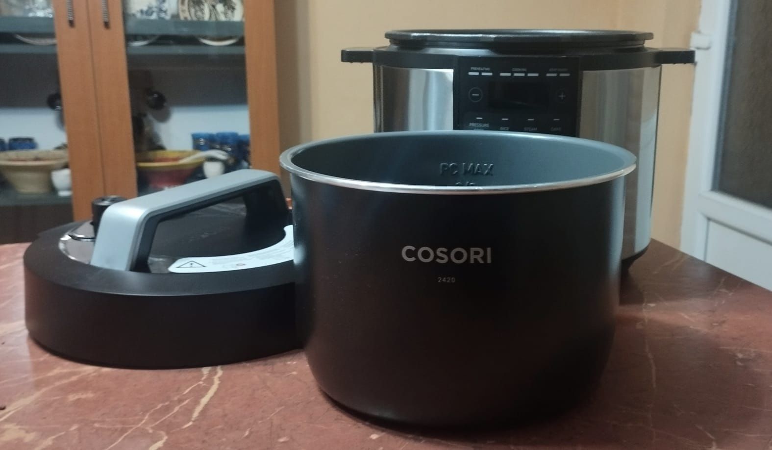 Multicooker pentru gătit sub presiune Cosori