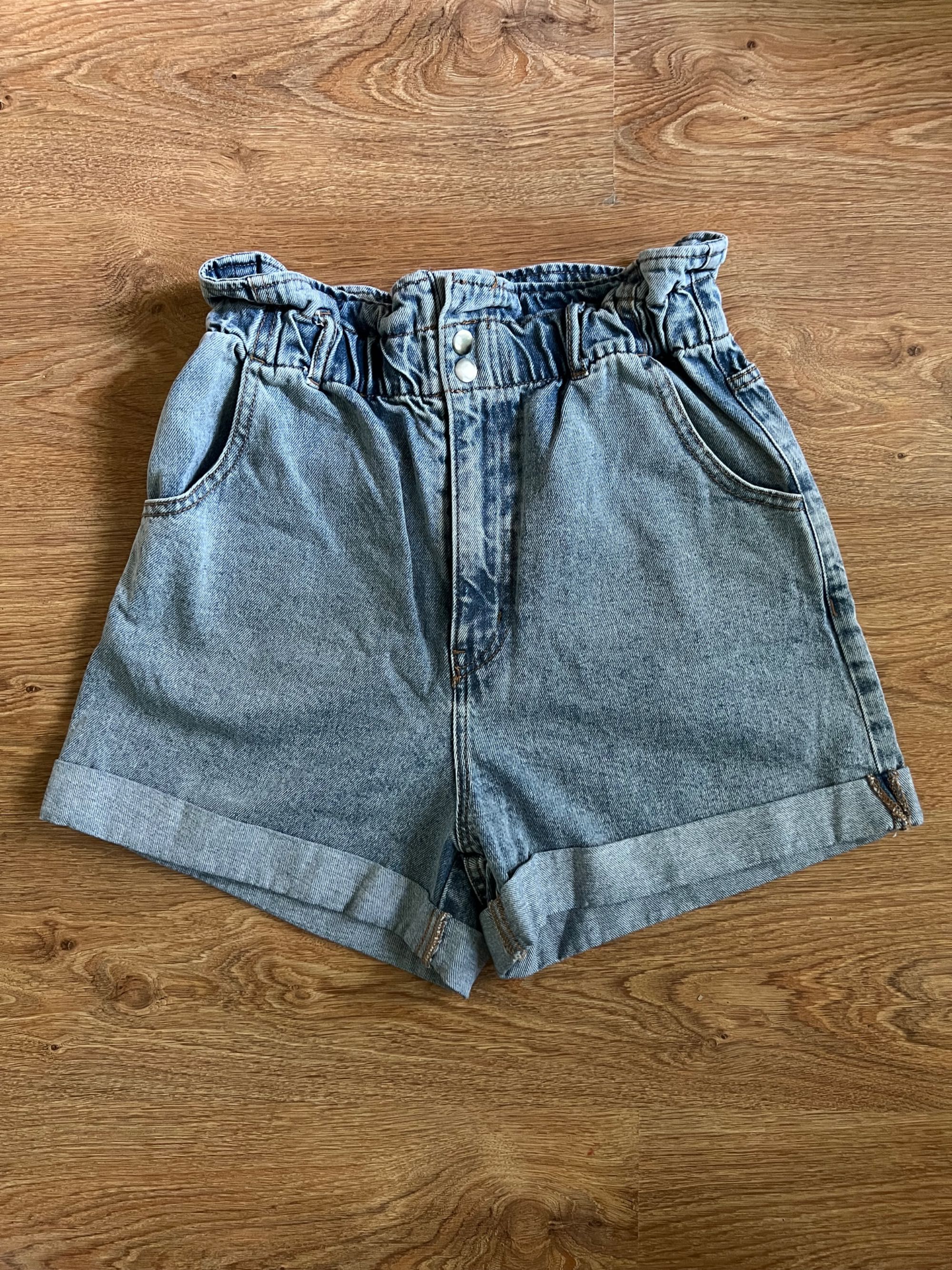 Къси панталони с висока талия H&M