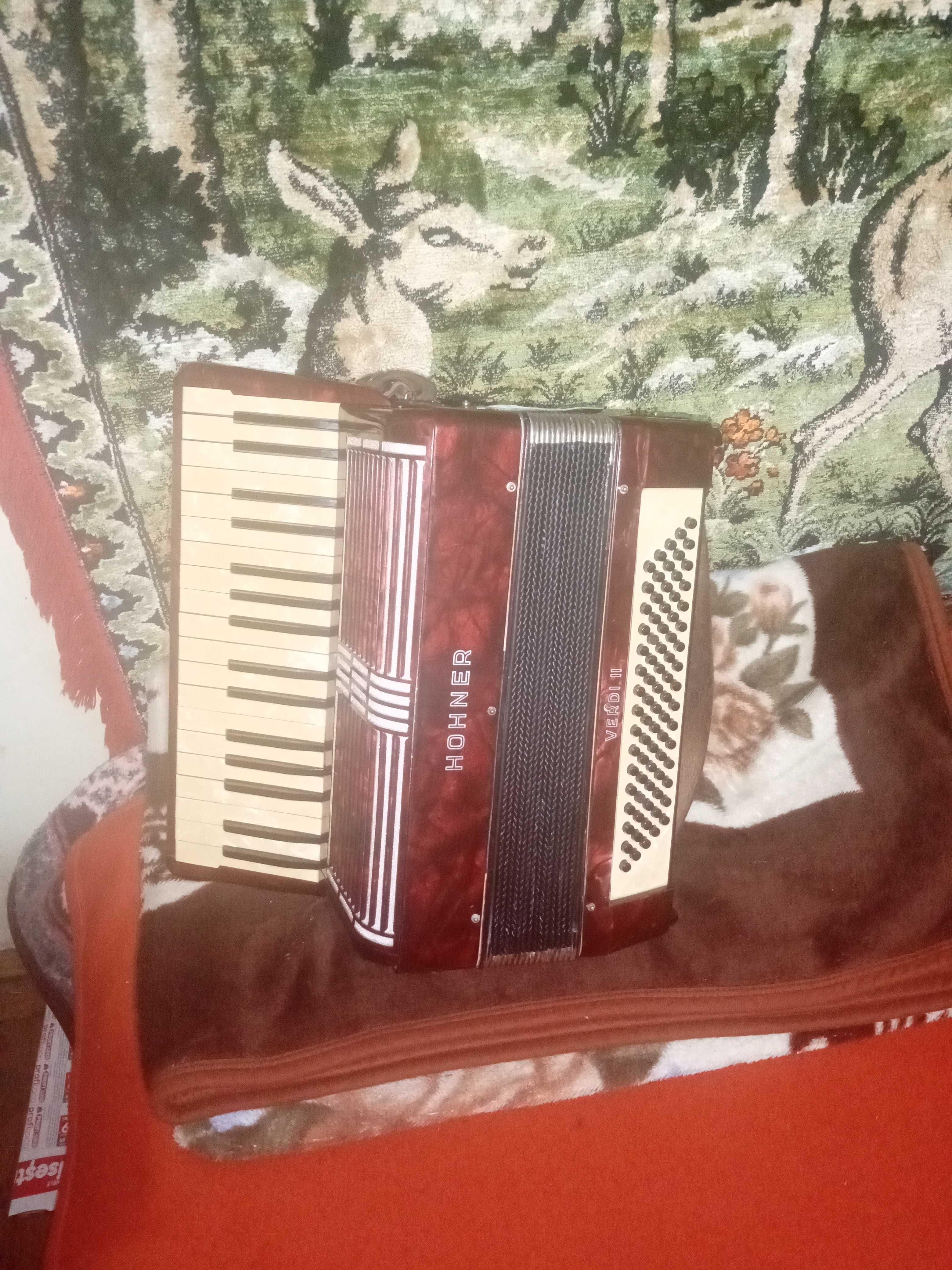 Vând acordeon Hohner Verdi 2 cu 80 de bași stare bună