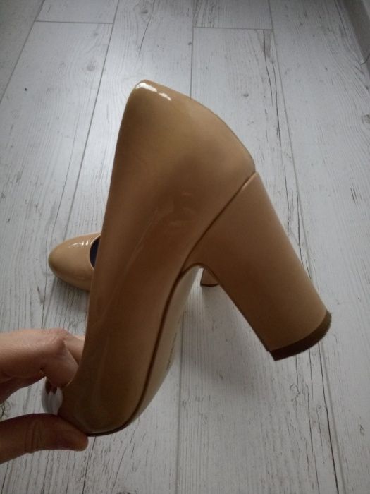 Pantofi nude de lac, marimea 37