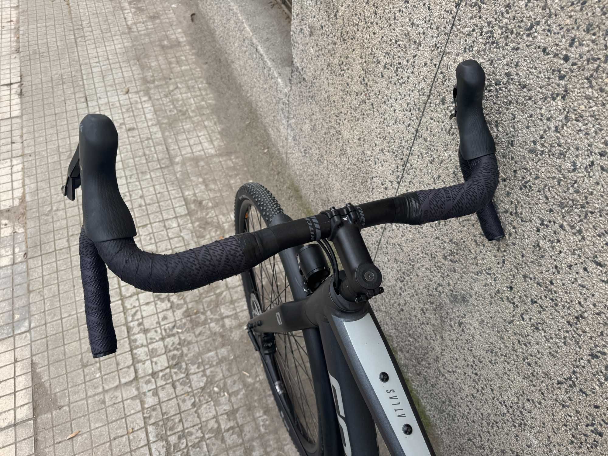 Focus Atlas 6.7 Gravel 28''/Shimano GRX 2x10/Carbon Fork