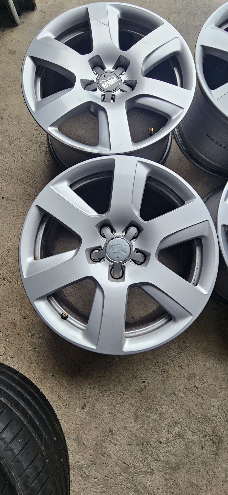 Jante Original Audi A6 A5 A4 A7 Q3 Q5 Vw Passat Sharan Skoda 5x112 ET.