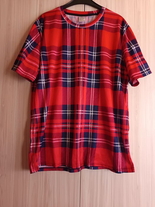 Коледни тениски нови Хл и 2 хл размер Цената е за двете !!!