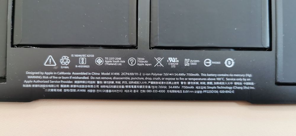 Dezmembrez MacBook air a 1466 i. 5 an 2017