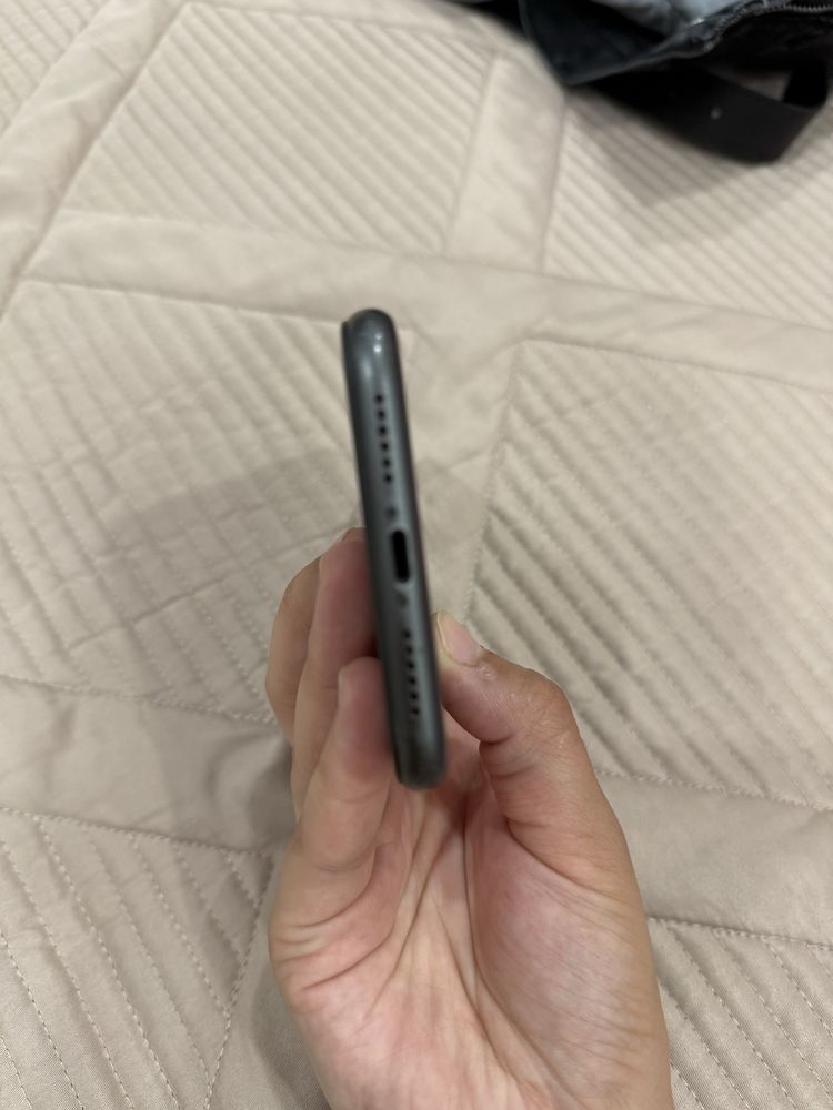 Продам iPhone 11