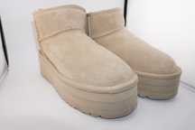 UGG Ultra Mini обувки