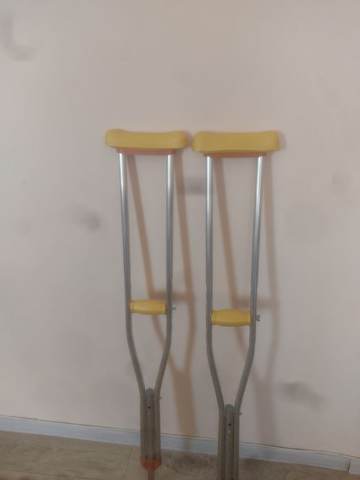 Костыли 2 штуки. Новые