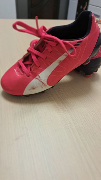 Adidași Puma cu crampoane