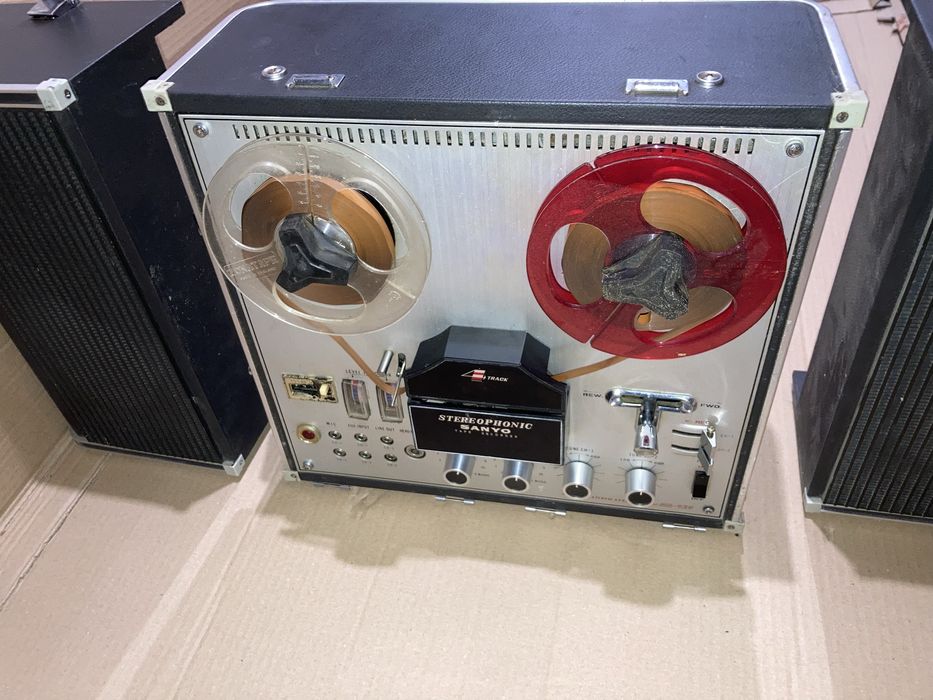 magnetofon portabil stereofonic Sanyo Model japonez MR-929