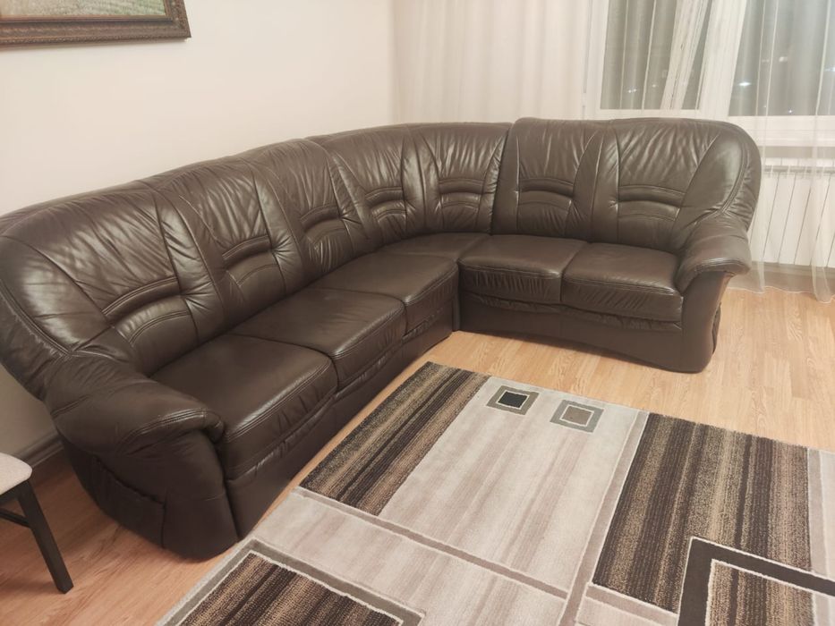 диван кожанный продам