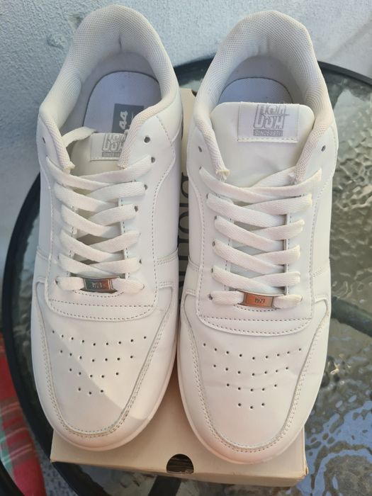 Спортни тенис обувки 44