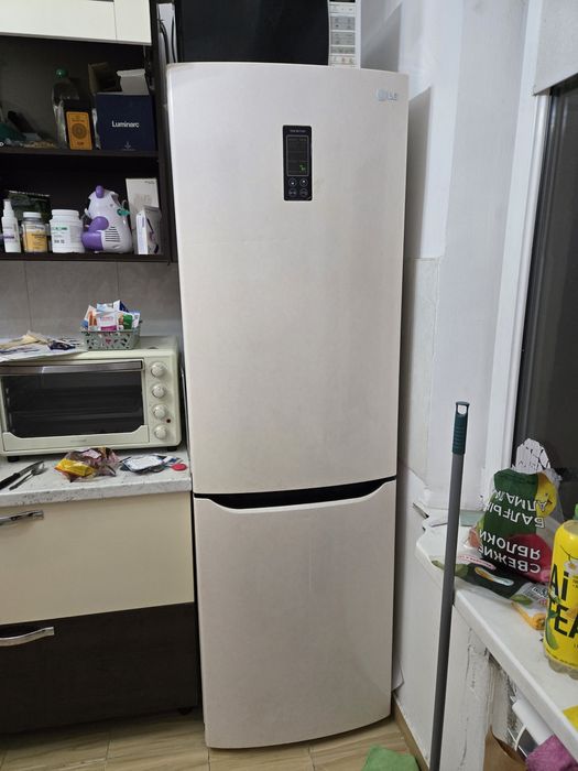 Холодильник LG, 354л, 1,9 м. Высота