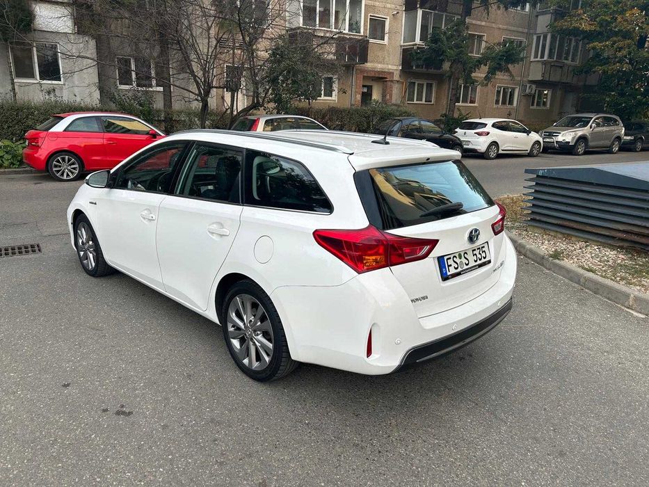 Toyota Auris Hybrid 2015