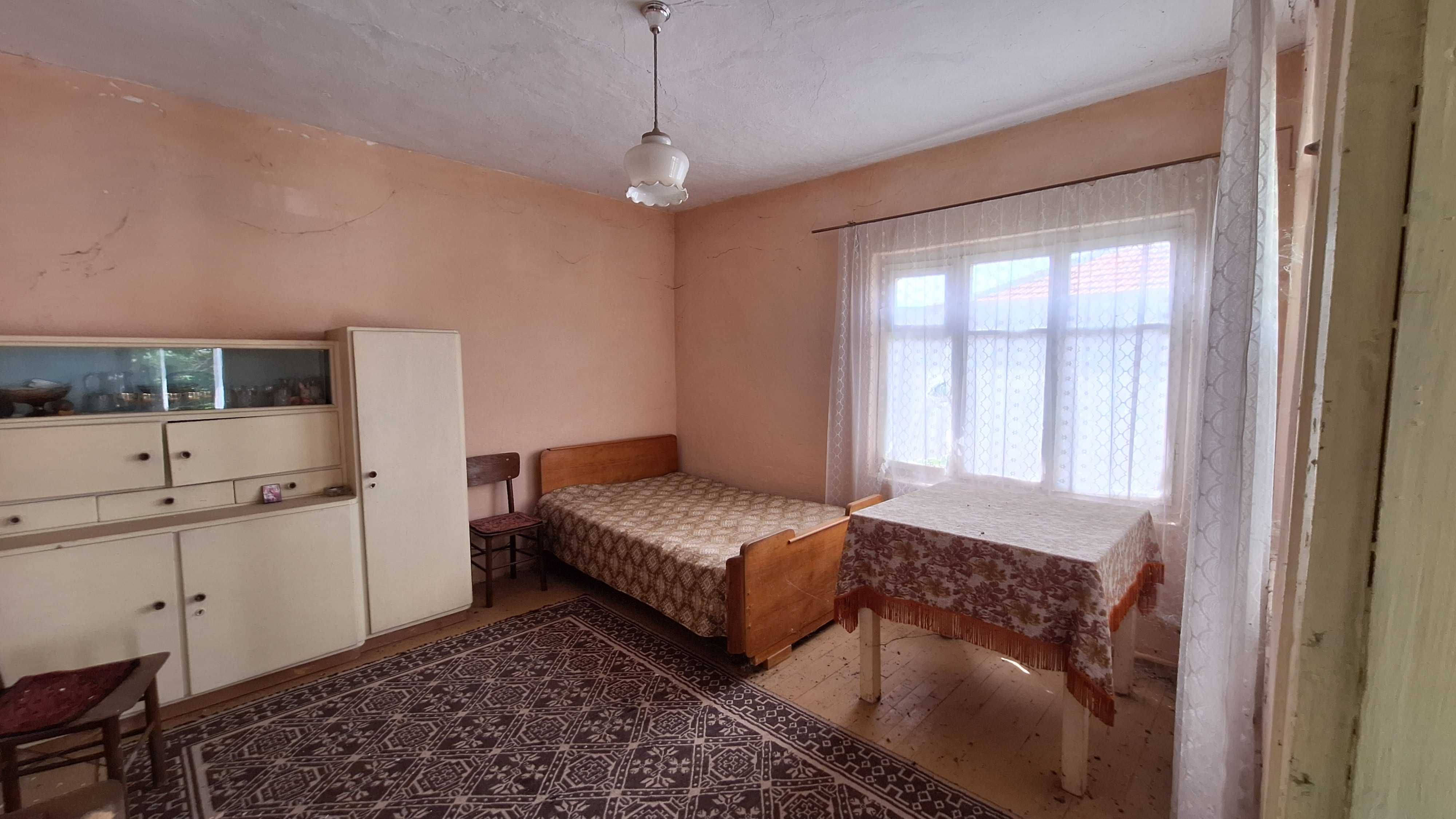 Продава къща в с.Конуш