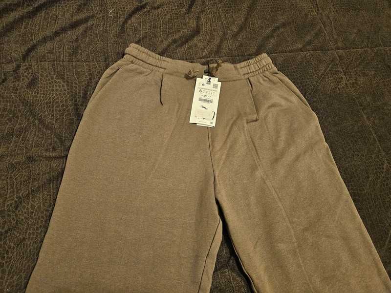 Pantaloni zara cu eticheta