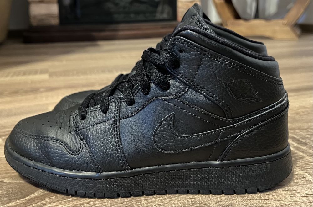 Air Jordan 1 Mid triple black… marime 38,5