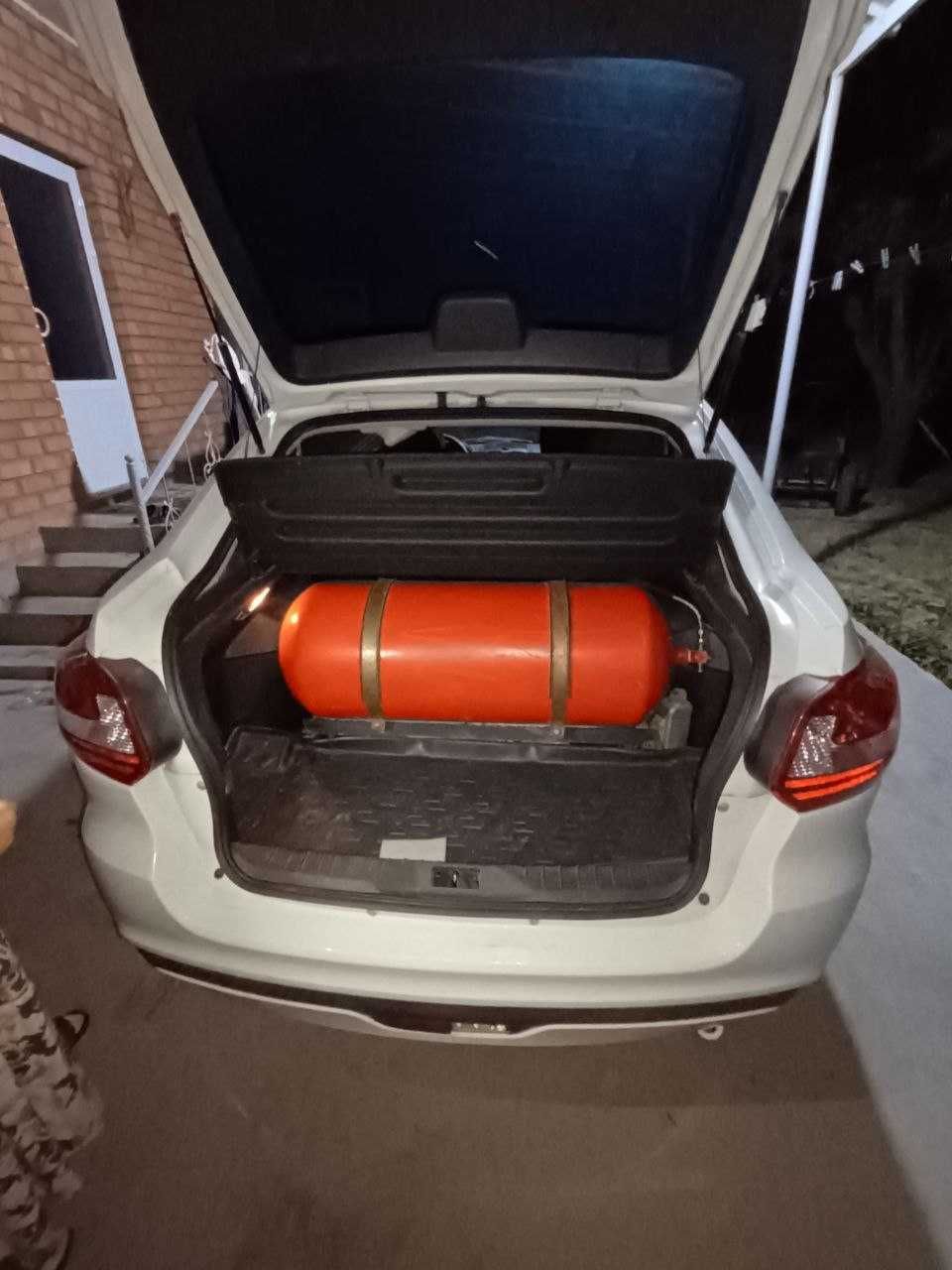 Lada Granta SROCHNA sotiladi oladigan odam bilan yana kelishiladi
