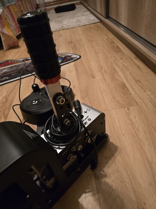 Schimbator / Frana de mana Thrustmaster Sparco aproape NOU