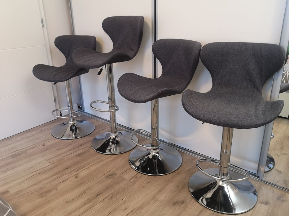 4 броя Бар столове с ергономична седалка и тапицерия