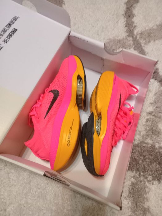 Продам кроссовки, новые, ярко розов, р37ые