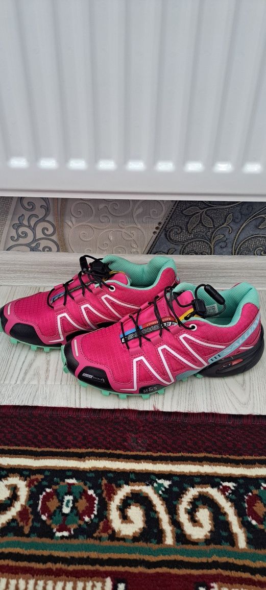 Salomon kross original. Razmer 39