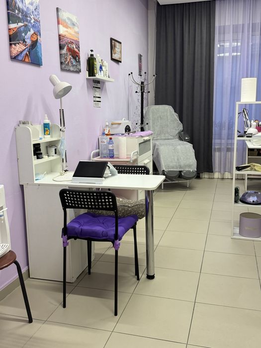 Аренда Маникюрного стола в студии