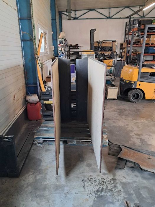 Clamp stivuitor – furci 1400 mm, FEM2, 1500 kg capacitate