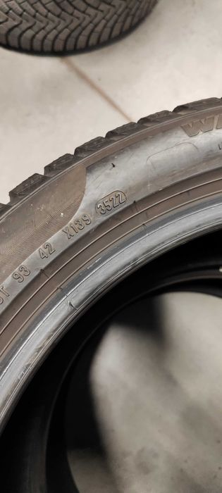 4бр.зимни гуми 255/40/18 Pirelli