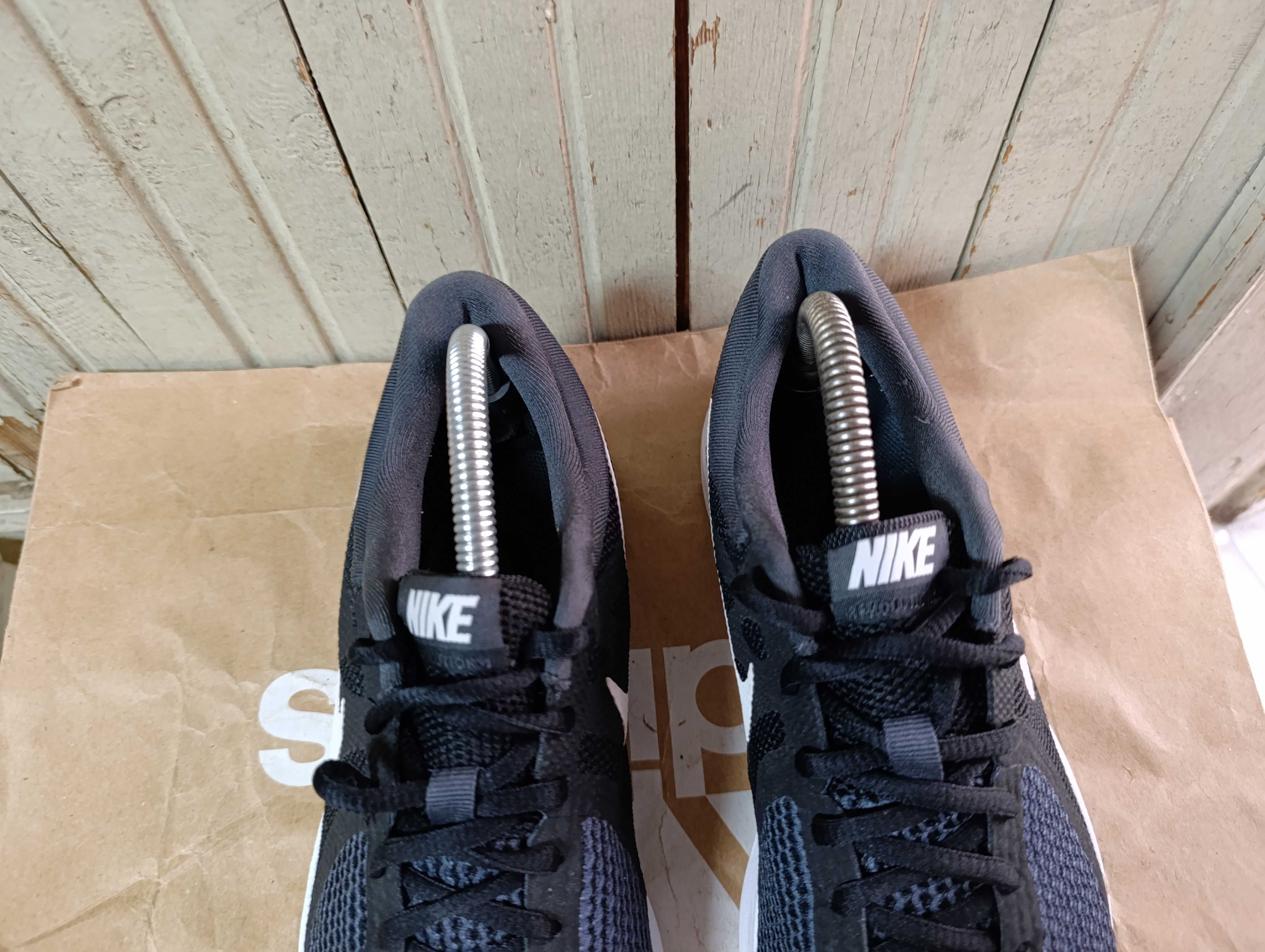 ''Nike Revolution 4''оригинални маратонки 41 номер
