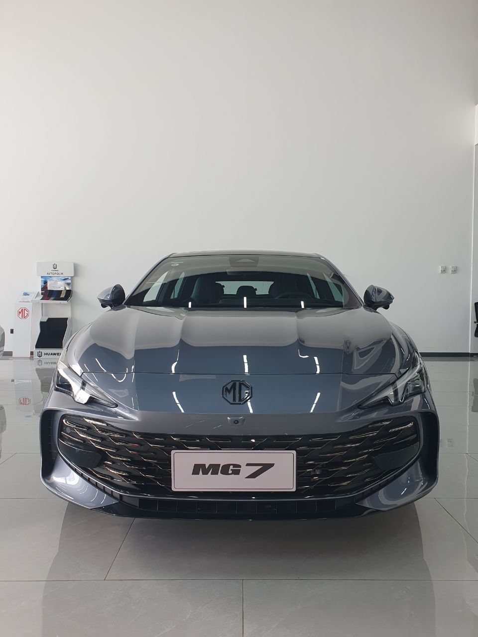 Kyaka5 Malibu emas MG 7  avtosalon kelishadigan joy bor