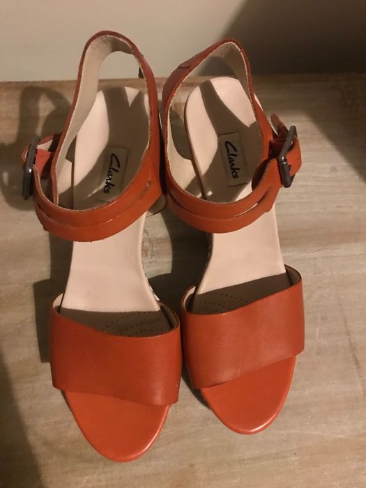Дамски оранжеви сандали на платформа Clarks - 39 размер