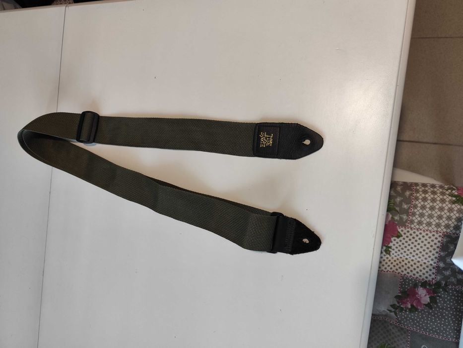 Акустична китара с Калъф, Колан и комплект от 6 струни.