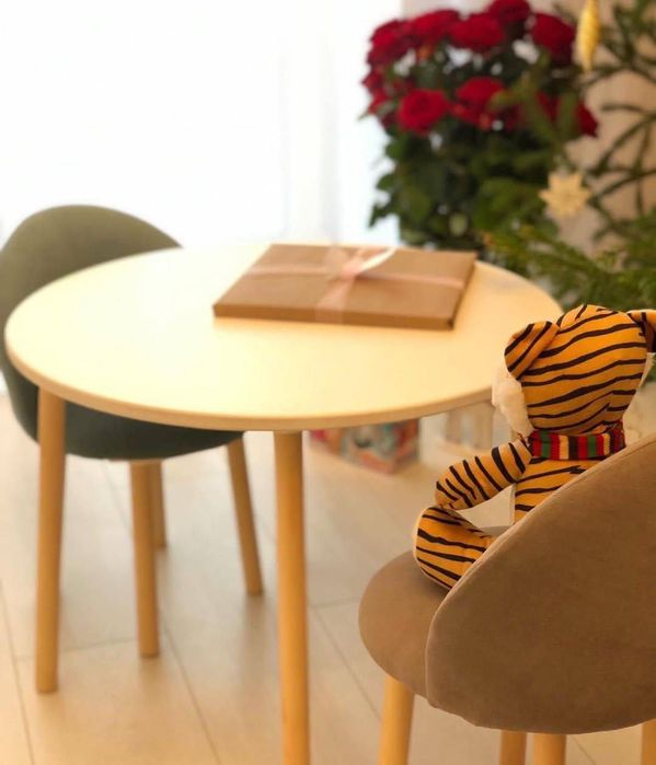 Детский стол два стула