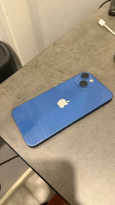 iPhone 13 в хорошем состоянии