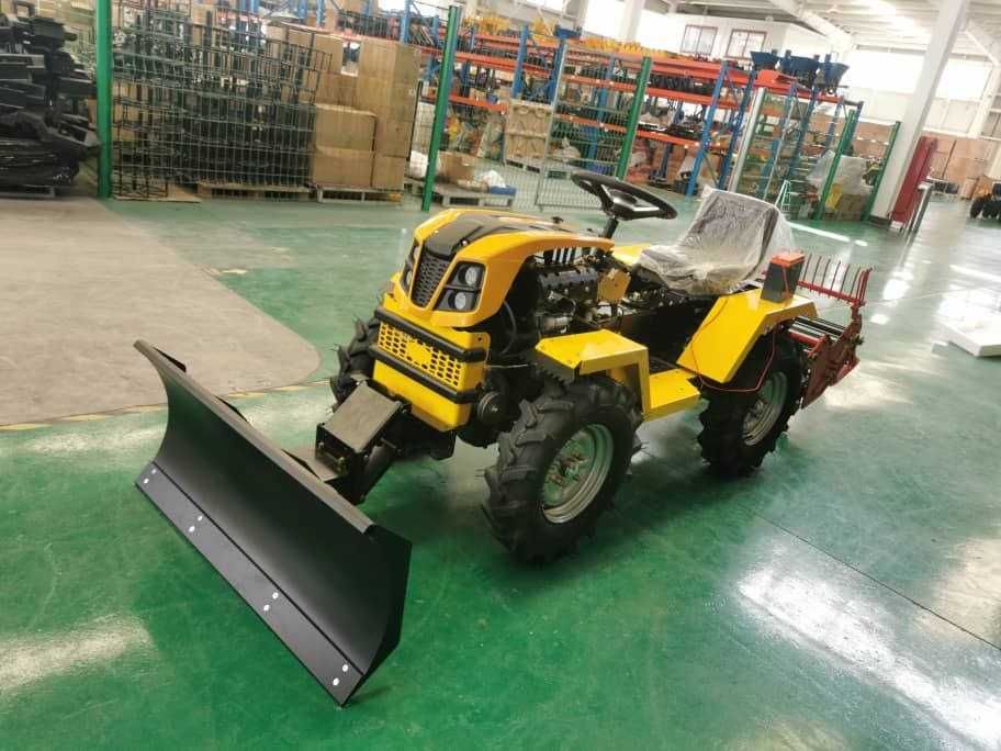 Mini traktor. Мини трактор.