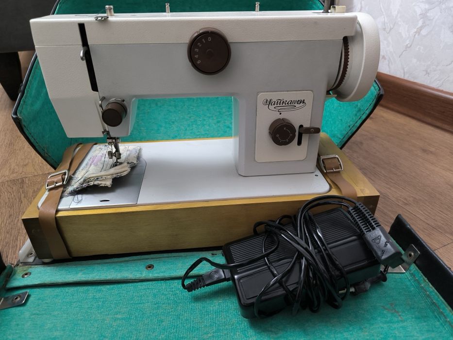 Швейная машинка,"Чайка" с электроприводом(педаль)