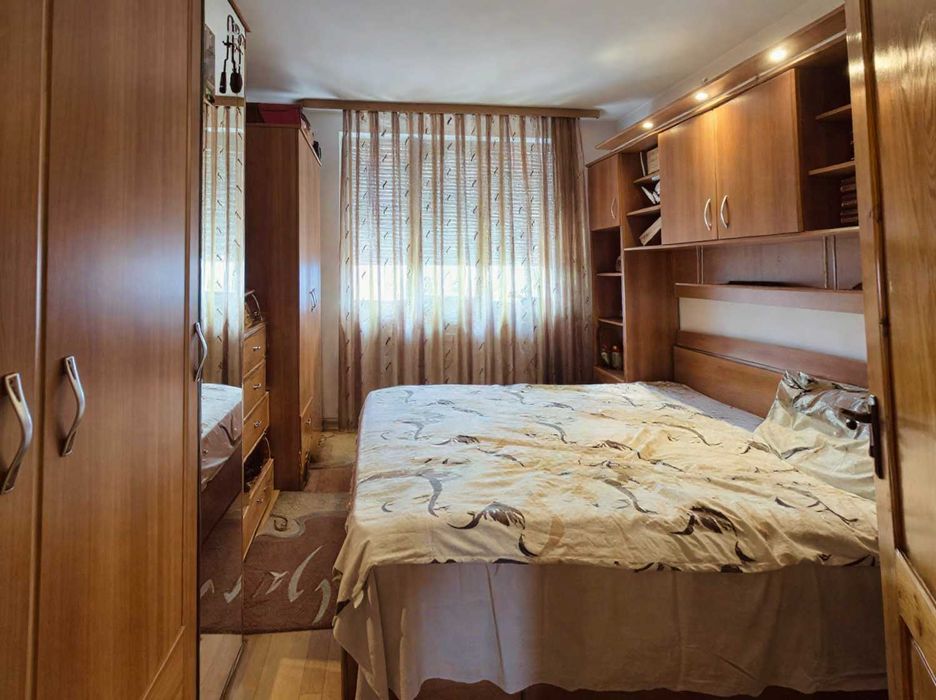 Apartament 4 camere Piata Mica Tg-jiu