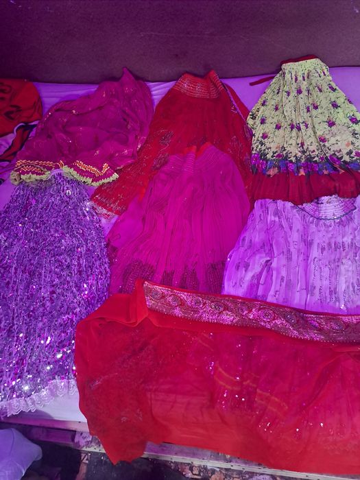 Fuste țigănești bluze țigănești 300 ron