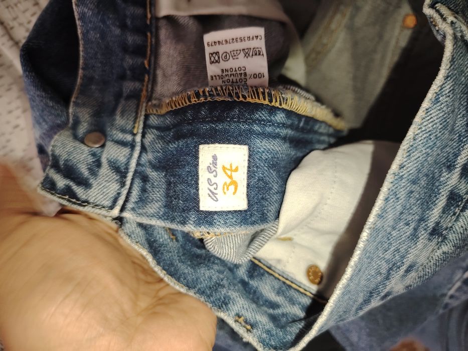 Vând 2 perechi jeans