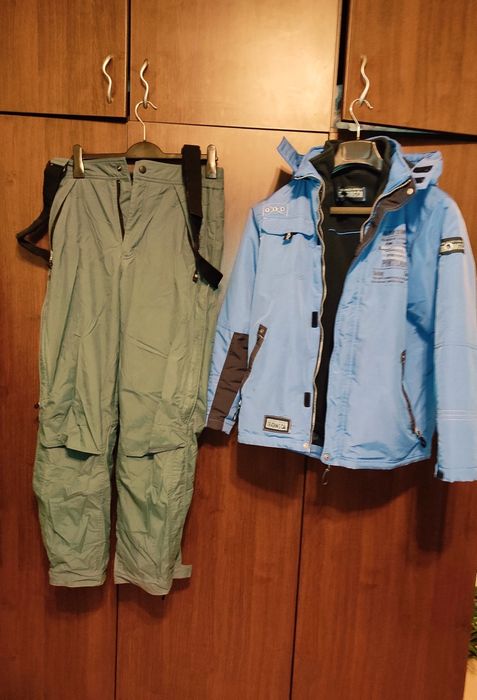 Costum de schi barbati și diferite modele de pantaloni de schi