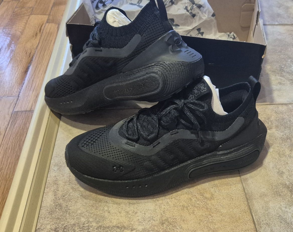 Маратонки under armour и asics