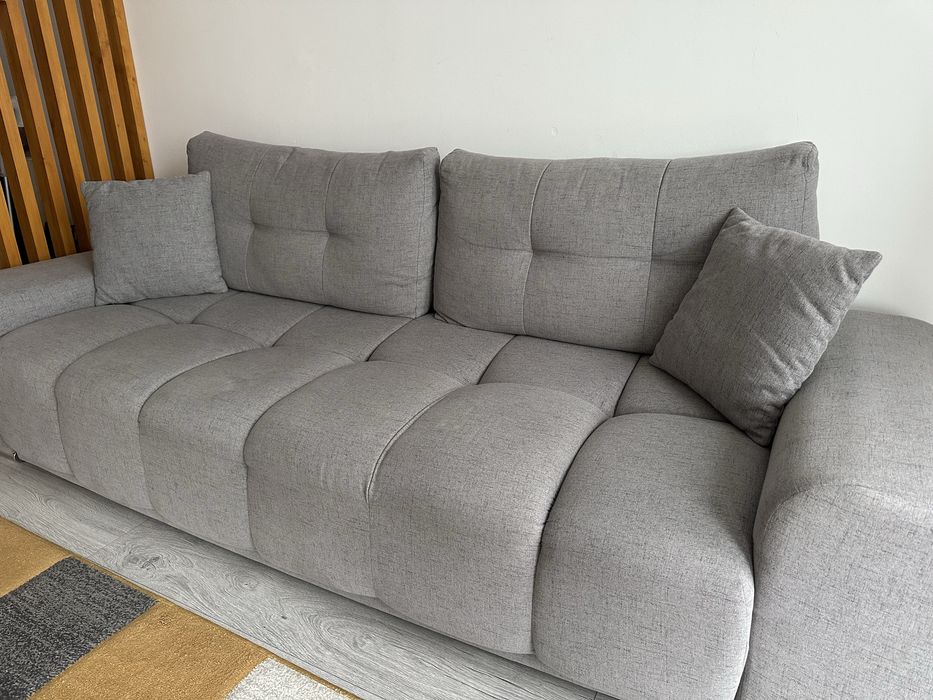 Vând Canapea în stare foarte bună