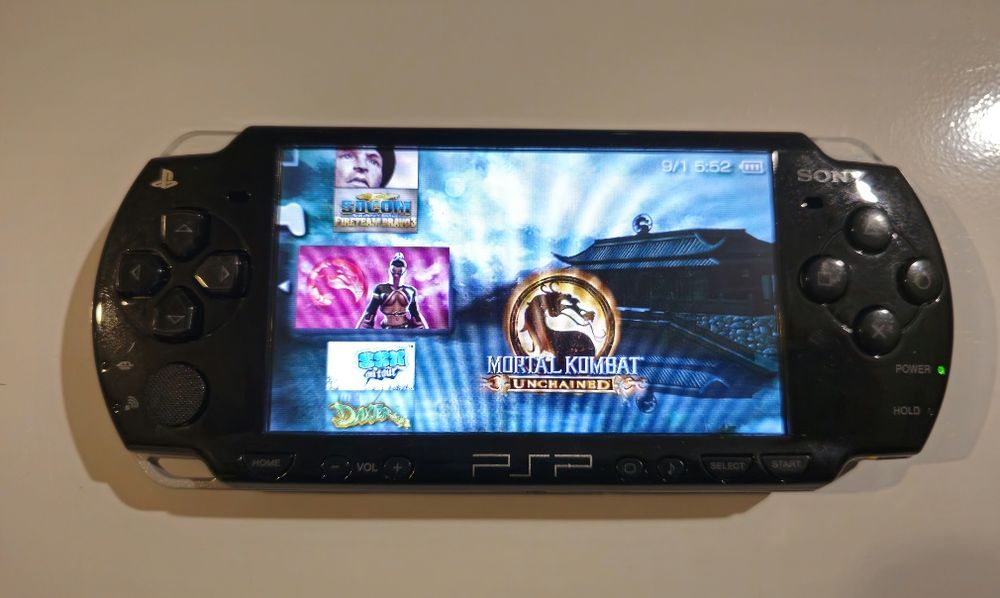 Consola psp modata cu 58 jocuri