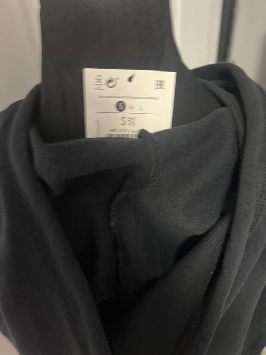 Vând bluza sport noua bershka