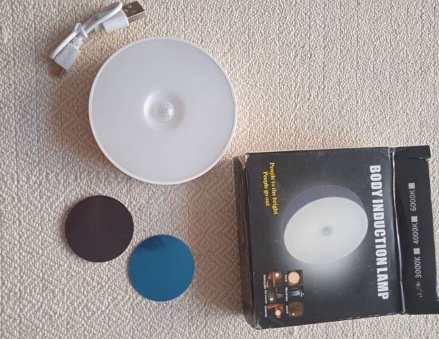 Lampă automată în dulap