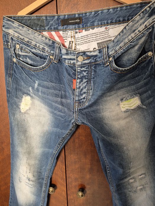 Продавам дънки DSQUARED2