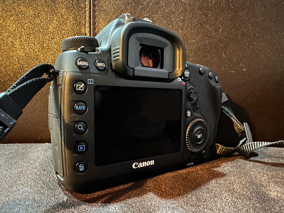 Vând CANON 5D MARK IV impecabil