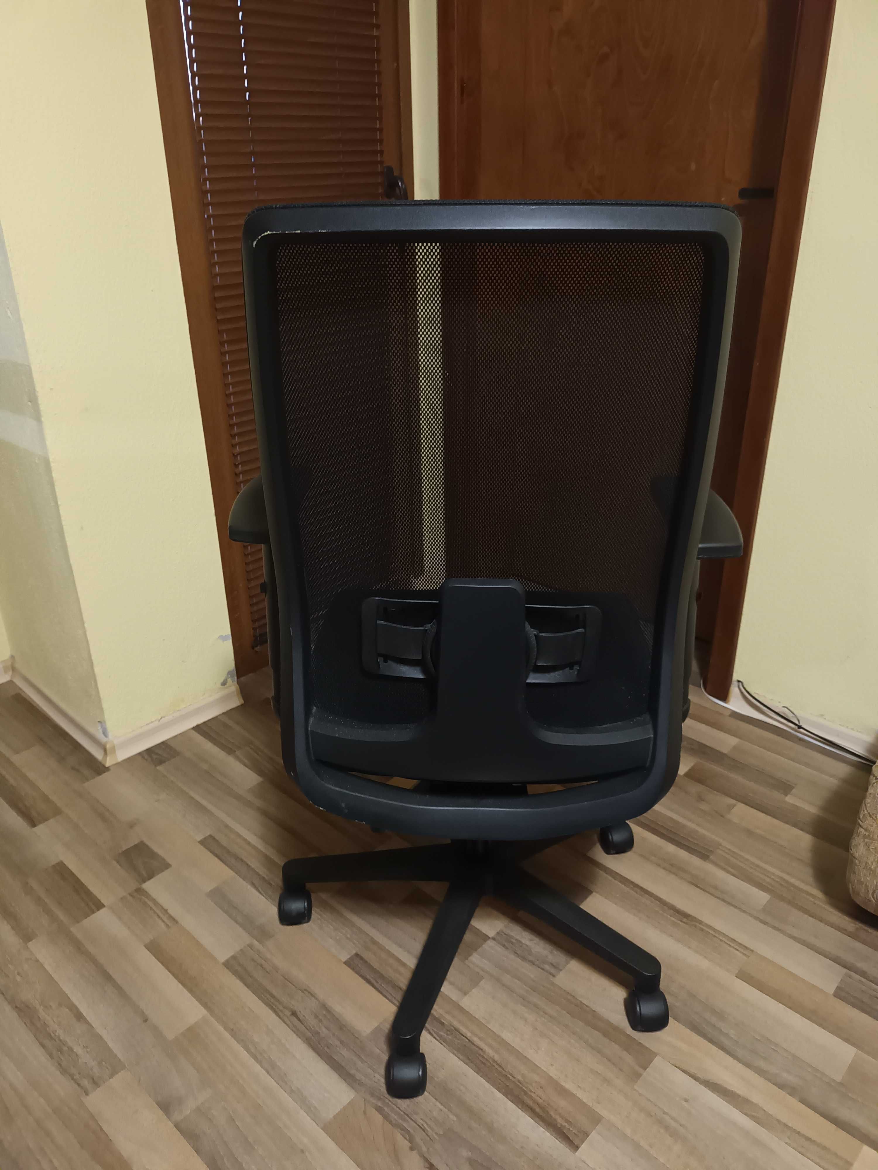 Офис стол в много добро състояние