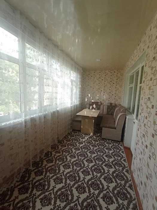 Сдаётся в долгосрочную аренду 2х ком 2 этаж 4 этажный дом. метро Новза