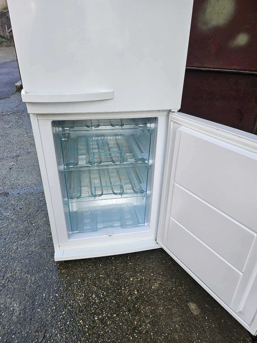 Продавам хладилник- 350 лв.